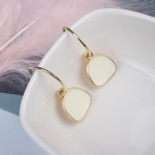 Manxiuni 2020 new ladies earrings fashion Simple earrings pendant acrylic metal earrings women's party dating jewelry